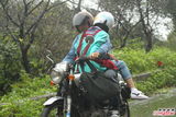 组图：朱芯仪郭品超偶像剧探班 杠上经纪公司