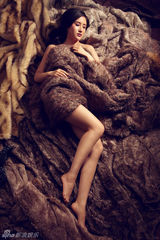 组图：才女杨紫婷最新魅惑写真