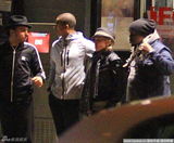 组图：麦当娜恋上幼齿男友 两人亲密走出电影院