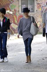 高清组图：盘点周迅街拍照 简单低调展露时尚气息