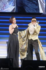 组图：苏永康香港开唱众星捧场 与钟镇涛互戴高帽