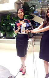 组图：海清助阵时尚活动 与孙俪佟大为再聚首感慨多