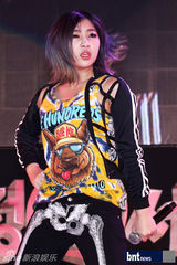 组图：韩女团2NE1出演节目《热情乐书》