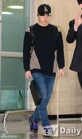 组图：SJM与CNBLUE结束中国行返韩倦容满面