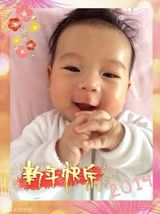 组图：陈浩民妻子晒儿女照 姐弟情深呆萌可爱