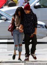 组图：贾斯汀赛琳娜甜蜜同居 拉手出街秀恩爱
