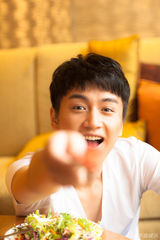 组图：陈晓【演员】阳光生活写真 古装男神变清新暖男