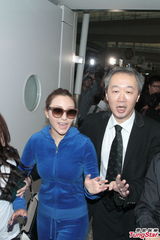 组图：何超云分手后首亮相 心情靓避谈感情事