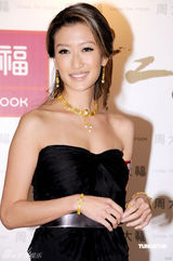 幻灯图：谢婷婷低胸装抢镜 赴云南与男友过圣诞