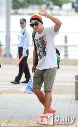 组图：HAHA为宣传动漫《怪物大学》赴香港