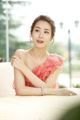 高清组图：李多海拍内地时尚大片 优雅性感千娇百媚