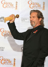 高清图：杰夫-布里吉斯获影帝 搂温斯莱特得意洋洋