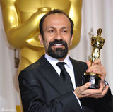 高清组图：奥斯卡后台获奖众星举金人光彩照人