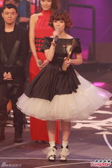 组图：容祖儿九夺劲歌金曲歌后 林峰获最受欢迎