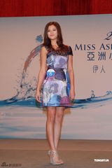 组图：20位亚姐性感亮相秀美腿 否认被逼剃毛