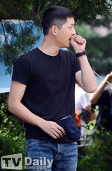 组图：韩星宋仲基入伍短发帅气 将服现役21个月