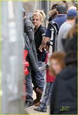 组图：布兰妮与男友棒球场秀亲密 为大儿子比赛助威