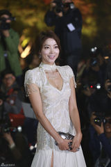 独家高清：群星闪耀大钟奖红毯 俊男靓女秒菲林