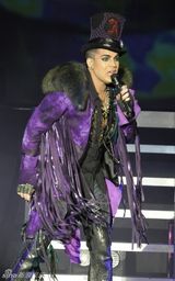 幻灯图集：《美偶》冠军亚当-兰伯特加拿大开唱