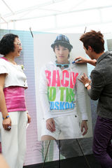 高清图：马来西亚艺人童冰玉百万“嫁”星梦娱乐