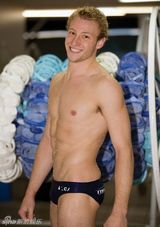 组图：奥运跳水冠军半裸展现运动之美