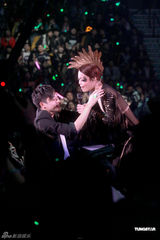 组图：容祖儿尾场演唱会性感热舞 动作狂野令人窒息 