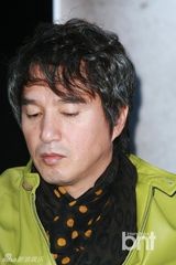 组图：曹在显携手导演全奎焕出席《重量》试映