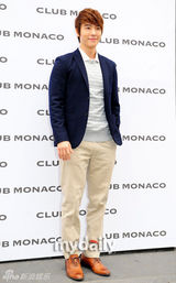 组图：崔江熙SJ等出席服装品牌新品发布会