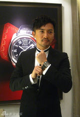 幻灯图：苏有朋分享时尚宝典 与粉丝打成一片