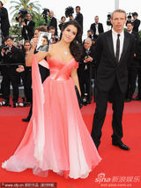 幻灯图集：《人与神》首映 艾曼纽-贝阿捧场