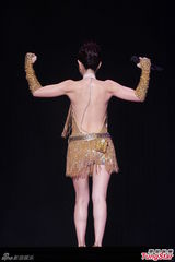 组图：Selina延迟造人 Ella挤胸性感舞老公最爱