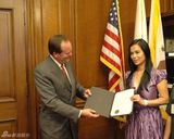 高清图：韦唯获颁旧金山荣誉市民 携子亮相韦唯日