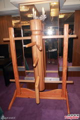 组图：李小龙14件珍品拍卖 亲自设计吊坠首曝光