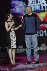 组图：谢楠婚后首秀执麦新能量音乐计划