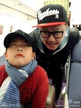 组图：郭涛与儿子表情神同步 翻白眼喜感十足