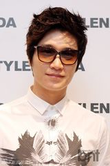 组图：金多炫Clara等出席活动展迷人魅力