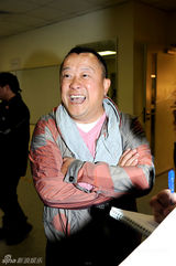 幻灯图：众艺人录制《劲歌金曲》 喜庆装扮迎新年