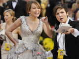 高清组图：奥斯卡红地毯 麦莉-赛勒斯银装闪亮