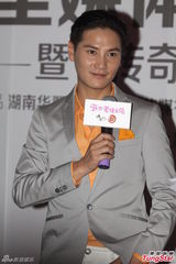 组图：马天宇尴尬否认电影改档因不雅照导致