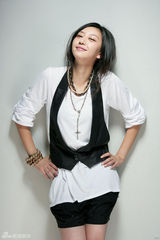 高清图：唐一菲告别古典美 中性写真尽显别样性感