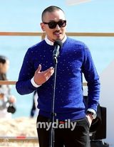 组图：河正宇金孝珍出席电影节观众对话活动