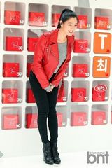 组图：韩星Clara清纯亮相活动 露蛮腰显性感