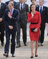 组图：凯特威廉游新西兰 品红酒乘快艇不亦乐乎