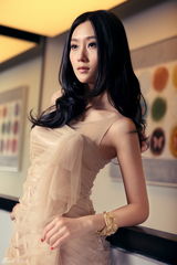 幻灯图：林鹏最新杂志大片 纯美中散发出性感