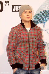 组图：侧田避忌女生怕被女友骂 否认与曹格玩4P 