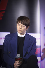 独家：金亚中朱元宣传新片 与观众互动送拥抱