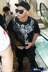 组图：BIGBANG太阳现身机场赴日本参加亚洲巡演