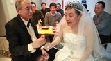 组图：北京两老年同性恋者完婚披婚纱