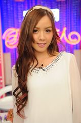 组图：前超女陈怡变时尚导师 再遇叶一茜