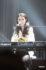 组图：曲婉婷香港音乐会 否认借版权事件炒作